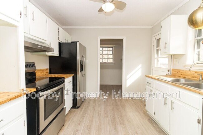 Foto del edificio - 303 Ridgeway Dr