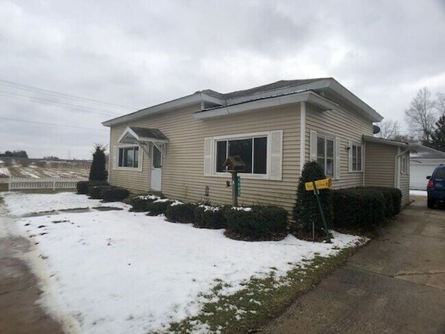 Building Photo - Rare 3 Bed in Eau Claire