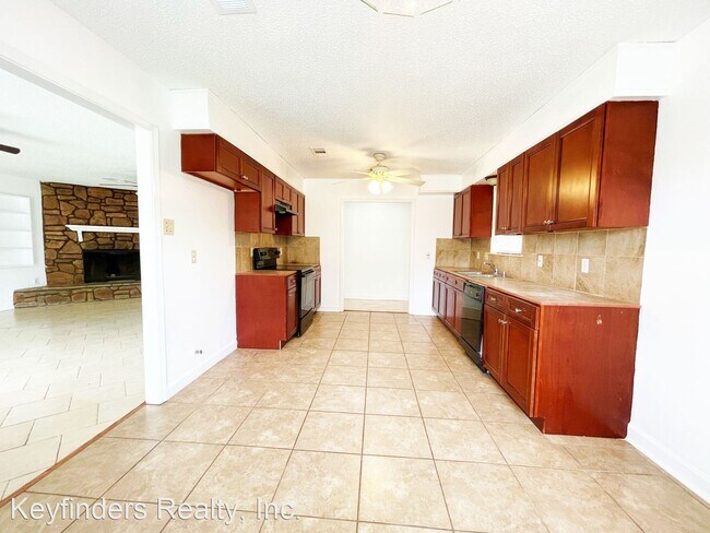 Building Photo - 4 br, 2 bath House - 16405 Patton Ave.