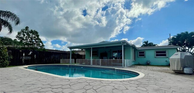Foto del edificio - 4471 SW 34th Dr
