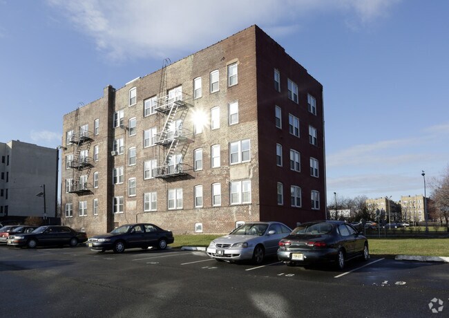 Building Photo - 10 S Grove St