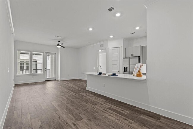 Building Photo - 1664 Hillside Terrace