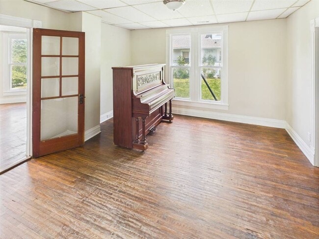 Building Photo - 503 Maple St