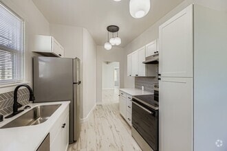 Building Photo - 2318 Hoyt Ave