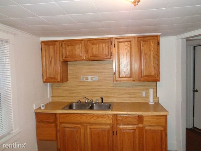 Building Photo - 1 br, 1 bath Apartment - 2901 Temple St Apt 2