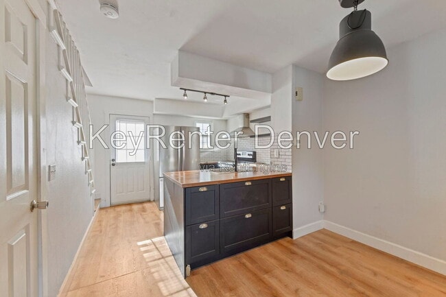 Building Photo - 1811 S Quebec Way