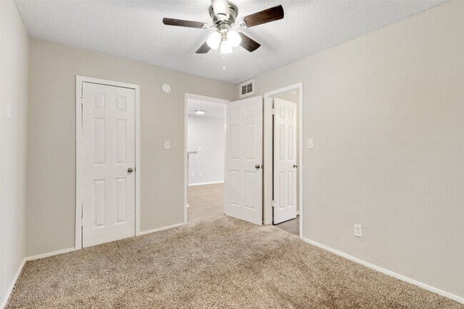 Foto del edificio - 1512 Broadmoor Dr