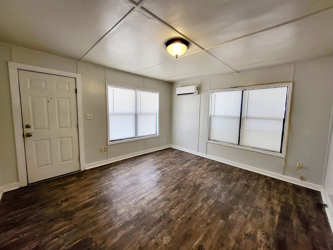 1003 S Main St Unit A, Big Spring, TX 79720 Apartments in Big Spring, TX