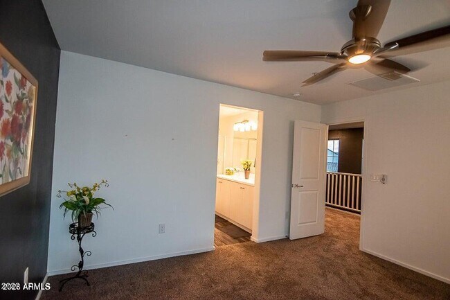 Building Photo - 2362 E Huntington Dr