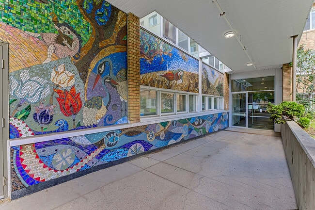 Photo du bâtiment - 1Ten On Whyte - Student Living