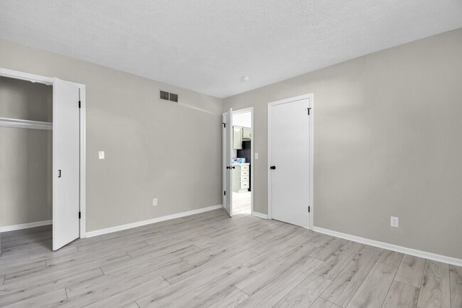 Building Photo - 8008-8010-8010 Smoky Row Rd