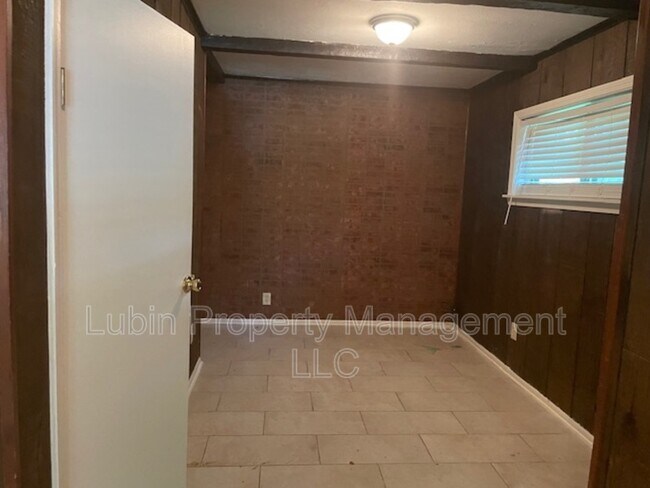 Building Photo - 4244 Coventry Dr