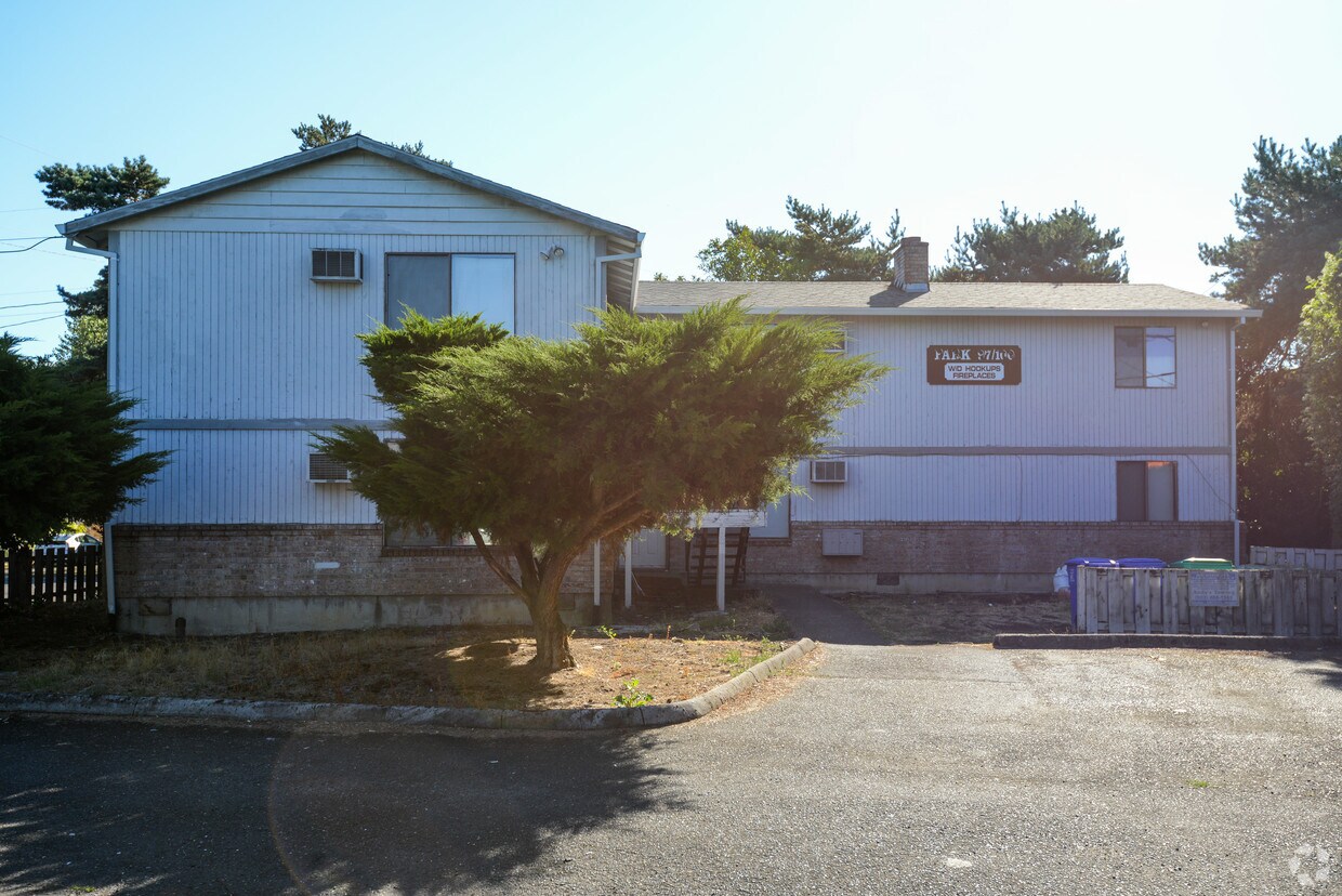 Building Photo - 10015 SE Foster Rd