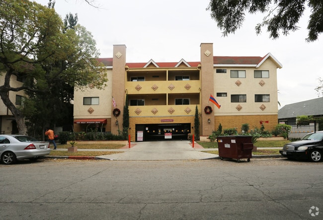 Building Photo - 420W