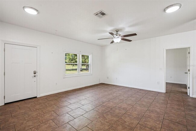 Building Photo - 311 W Lewis Ave