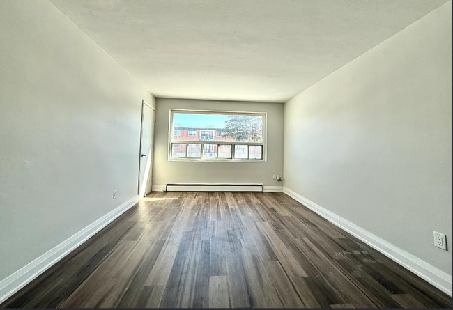 Building Photo - UPDATED 2BD APARTMENT ON LORNE AVE
