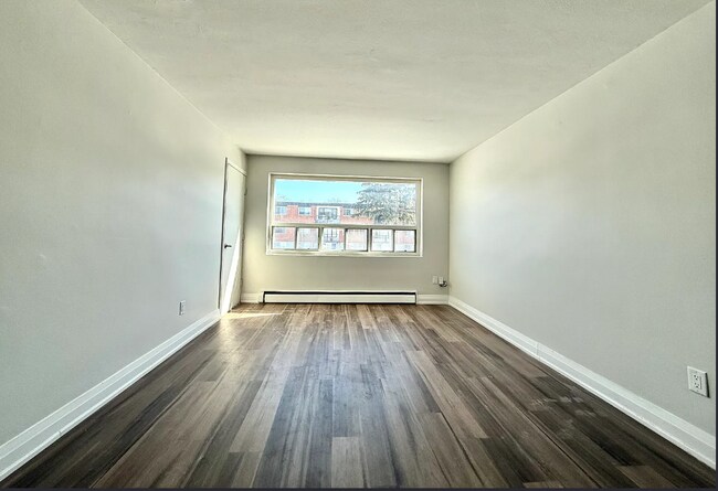 Photo du bâtiment - UPDATED 2BD APARTMENT ON LORNE AVE