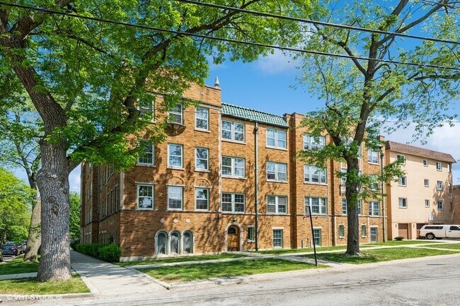 Building Photo - 6885 N Overhill Ave