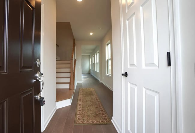 Entry - 612 America Dr