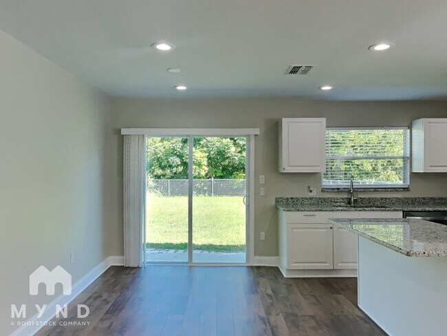 Building Photo - 13014 Woodward Dr