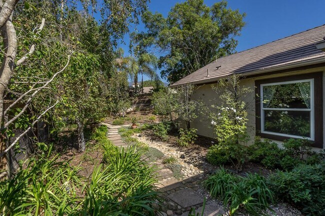 Building Photo - 4984 Yaple Ave