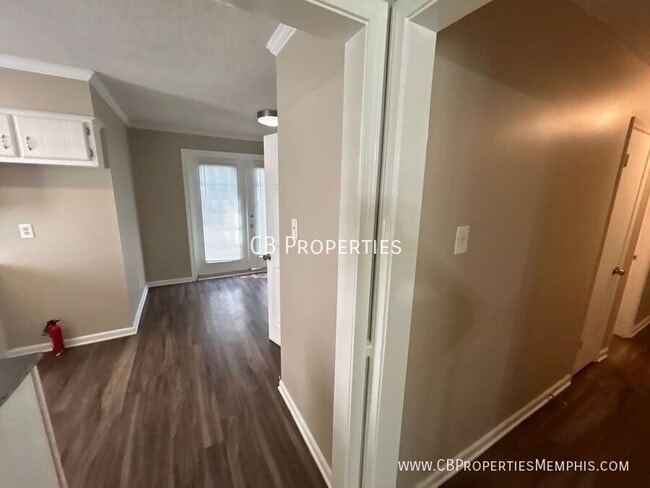 Building Photo - 2235 Oldfield Dr