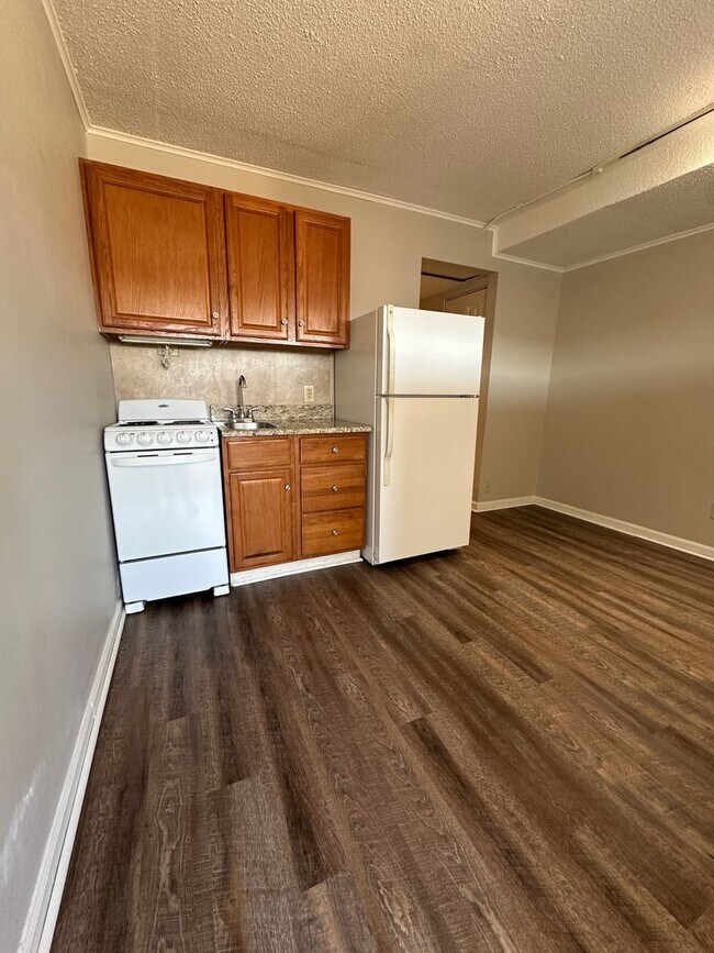 Foto del edificio - Flexible lease length at a great price! Secure this unit for 12 or 18 months @ $1050/month!! Move...