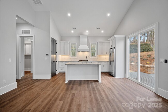 Building Photo - 805 Naples Dr