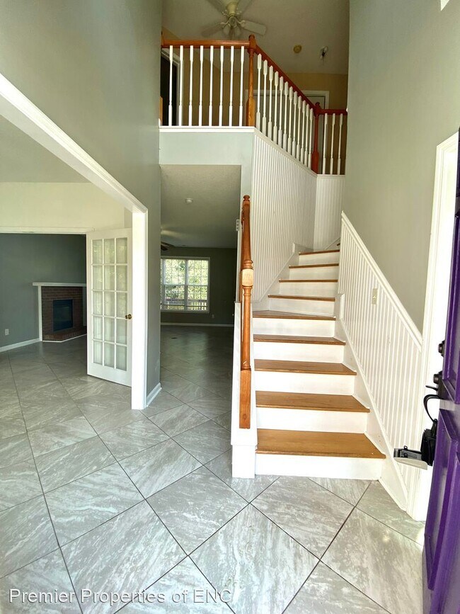 Building Photo - 4 br, 3.5 bath House - 300 Dockside Dr.