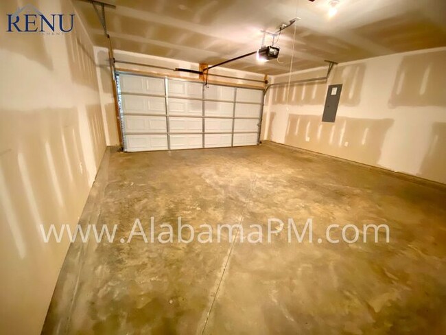 Building Photo - NO APP FEE!! $100 OFF FIRST MONTH!!