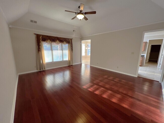 Foto del edificio - 4883 Fox Springs Dr