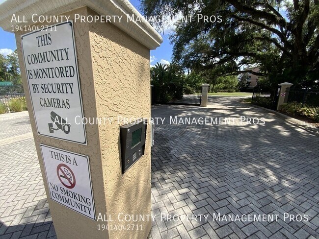 Foto del edificio - 5207 Manorwood Dr