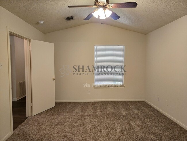 Building Photo - 408 Connie Dr