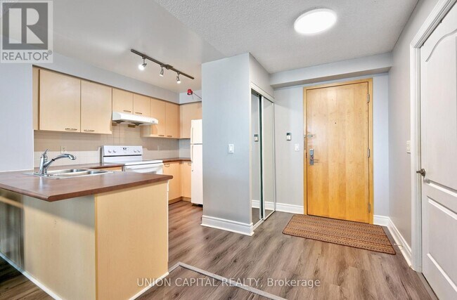 Photo du bâtiment - 62-762 Suncrest Blvd