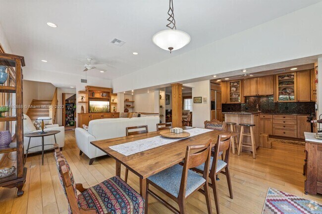 Kings Court Apartments for Rent with a Yard Boca Raton FL 1