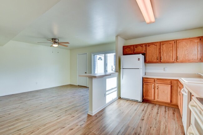 Building Photo - 2259 Sedgewick Dr