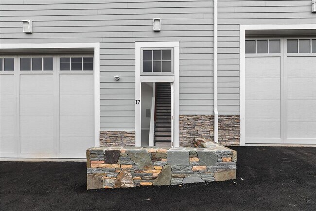 Building Photo - 55 John Clarke Rd