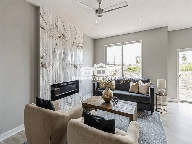 Foto del edificio - 15588 Rocklyn Pl