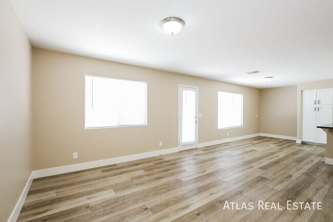 Foto del edificio - 8328 Sky Canyon Ct