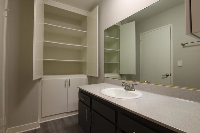 Building Photo - 1 bedroom in Sylmar CA 91342