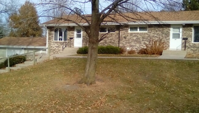 FRONT OF APT BUILDING - 800 Badger Creek Dr