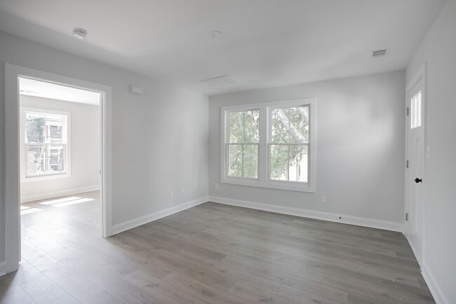 Building Photo - Downtown Savannah Carriage House New Construction