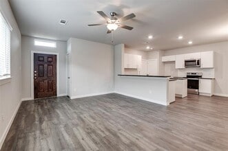 Building Photo - 705 Blackland dr