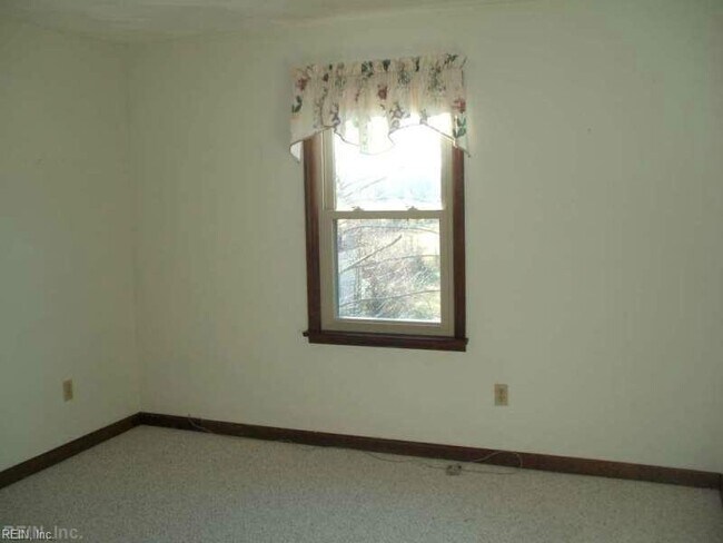 Building Photo - 844 Shillelagh Rd