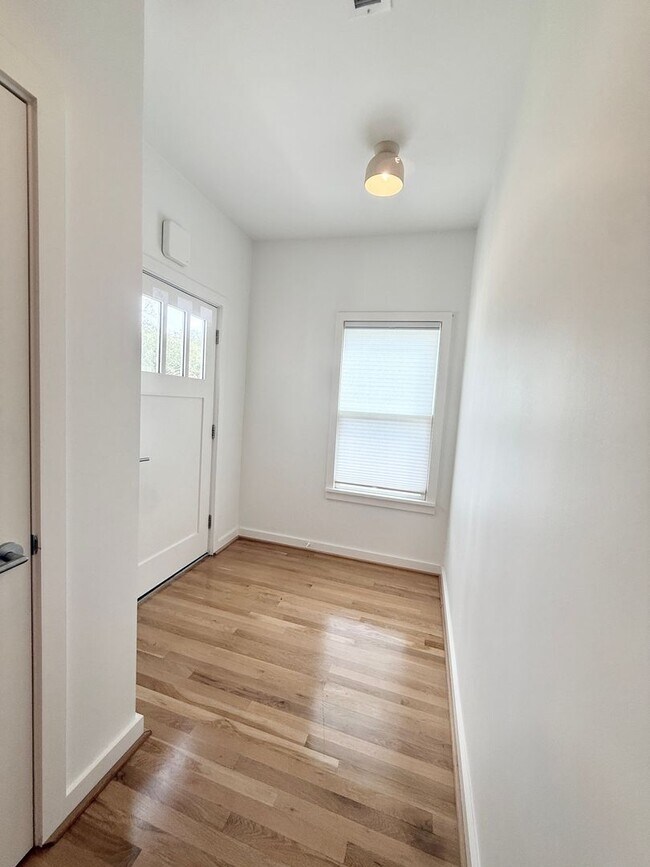 Building Photo - BRA01BS