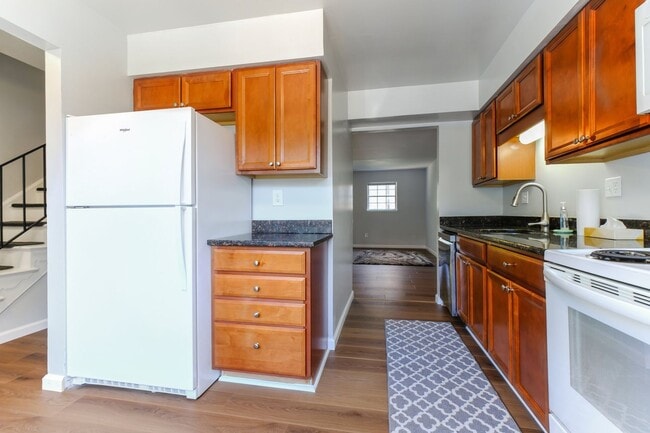 Building Photo - Move in ready 3 bedroom 2.5 Bath in Gaithe...