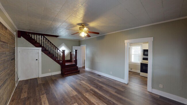 Building Photo - 209 N Sycamore St