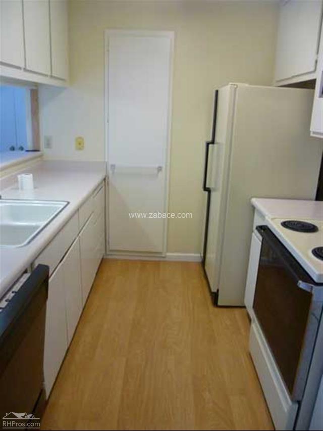 Building Photo - 3102 Woods Cir