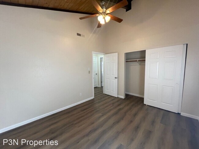 Building Photo - 2 br, 1.5 bath House - 383 Willow Court #3