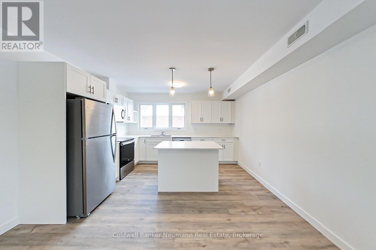 Photo principale - 740-740 10th St W